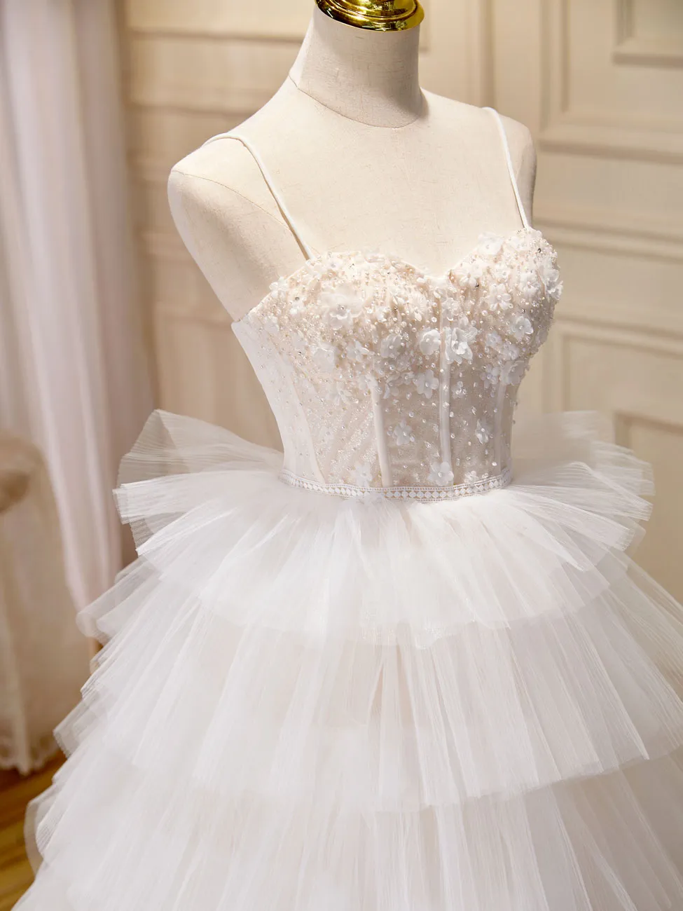 Ball-Gown/Princess Tulle White Long Prom Dresses With Beading Flower Cascading Ruffles