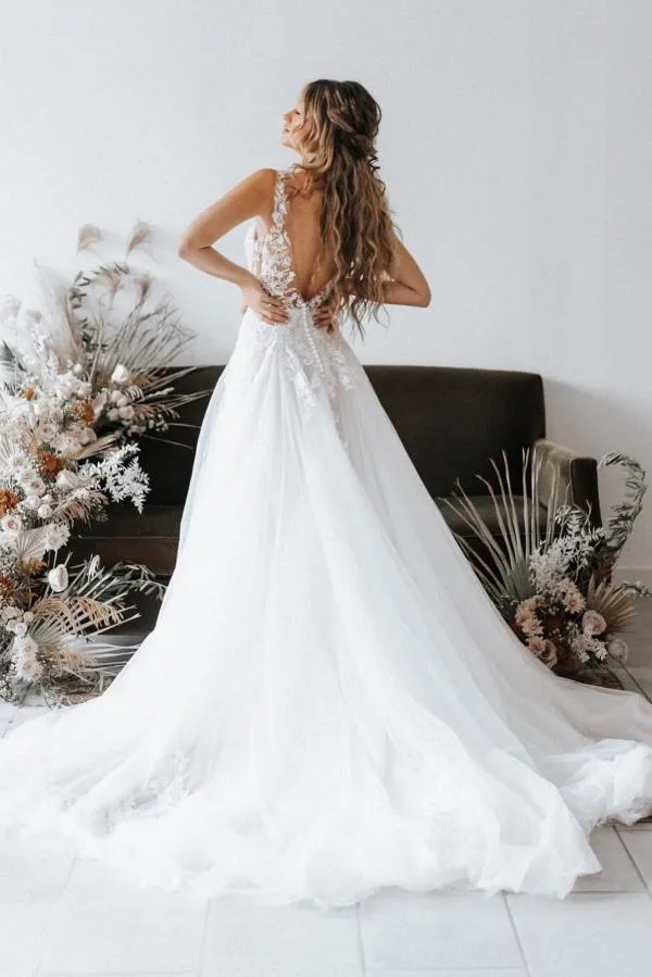 Boho Long A-line V-neck Lace Tulle Backless Wedding Dresses