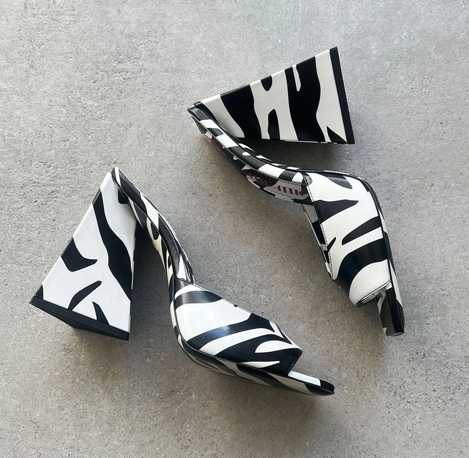 Devon 115, Zebra